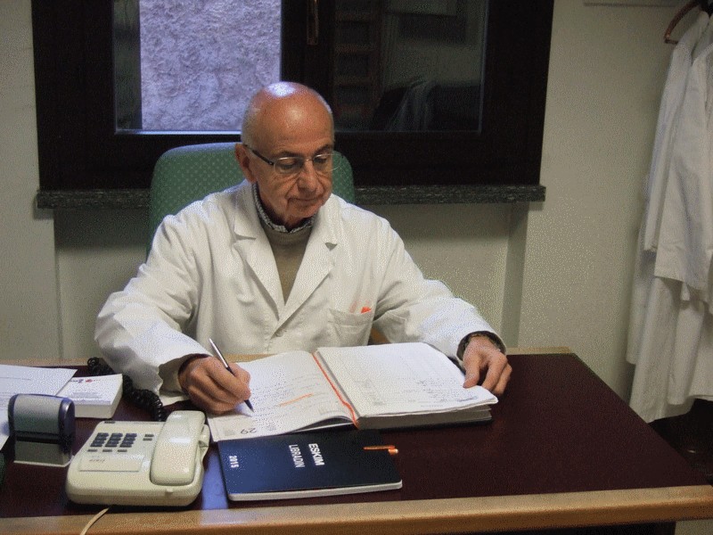 Giuseppe Riva<br>

Nato a Tradate il 08/03/1947.<br>

Diploma di maturità classica.<br>

Laureato il 09/11/1972 presso l’Università degli Studi di Milano.<br>

Specializzazione in Chirurgia conseguita il 24/11/1981 presso l’Università degli Studi di Milano.<br>

Assistente chirurgo presso l’Ospedale di Circolo di Varese dal 01/05/1975 al 31/12/1980.<br>

Dal 01/10/1973 al 30/09/2014 Medico di Medicina Generale, con attività di Medicina di Gruppo insieme a sette Colleghi a partire dal 01/11/2004.<br>

Dal 1980 al 2010 Medico Responsabile della Casa di Riposo ed RSA Barbara Melzi in Tradate.<br>

Dal 01/10/2014 Direttore sanitario della RSA Fondazione Velini di Tradate.