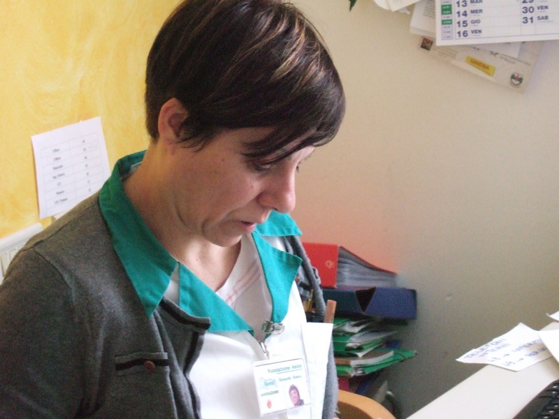 Monica Ravarotto <br>Nata a Varese 05/09/1972<br>
<p>Formazione<br>1990/91 Diploma di ragioneria presso Istituto Tecnico Statale “F.Daverio” di Varese<br>Dal 1998/ 2003 Conseguimento Laurea in “Scienze dell’Educazione” presso l’Università Statale “Bicocca” di Milano (Laurea quadriennale).<br>Dal 2010 /2012 Laurea specialistica in “Scienze e Gestione dei Servizi” Laurea interfacoltà (giurisprudenza, statistica e sociologia) presso l’università Bicocca di Milano.<br>Esperienze professionali<br>Dal 1996/2003 animatore/educatore presso Fondazione Menotti di Cadegliano Viconago<br>Dal 2000 ad oggi educatore responsabile del servizio socio-educativo presso Fondazione Velini<br>Dal 2014 ad oggi supporto al coordinamento presso” Fondazione Velini Onlus” Tradate.